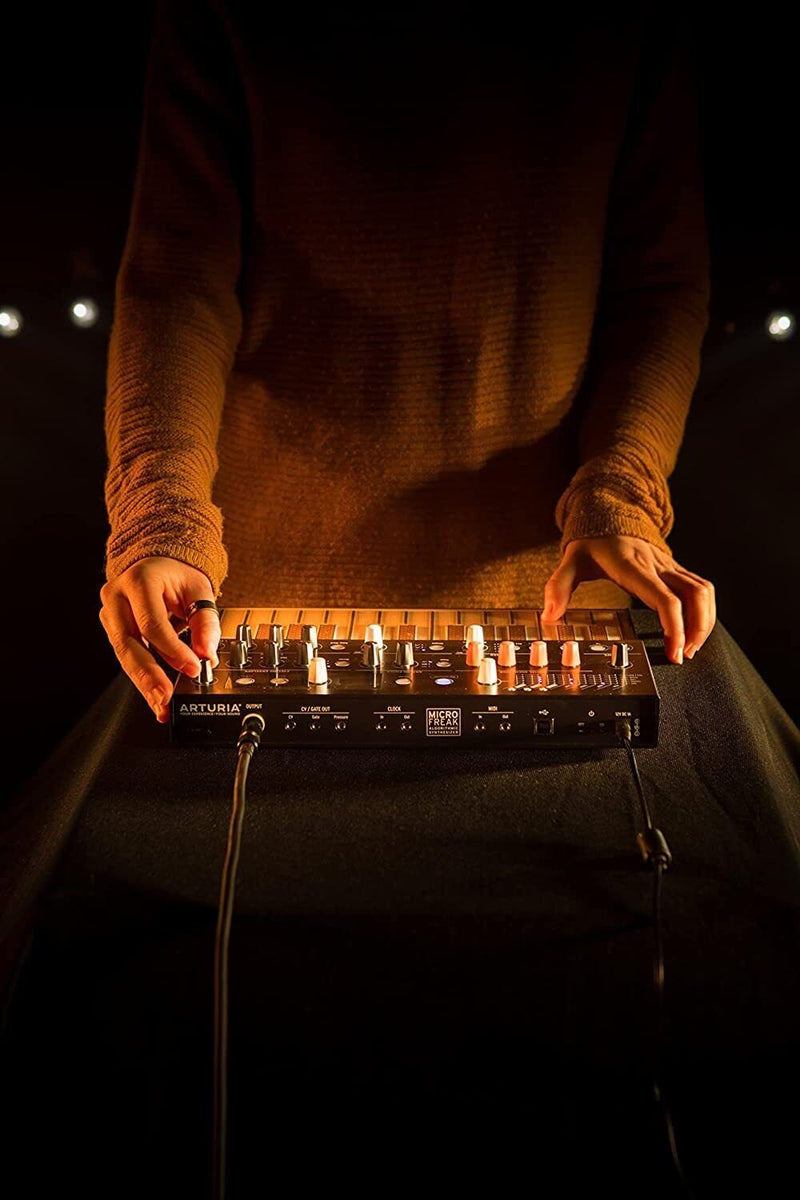 Arturia MICROFREAK Synthesizer, Hybrid Digital Analog Programmable Synthesizer